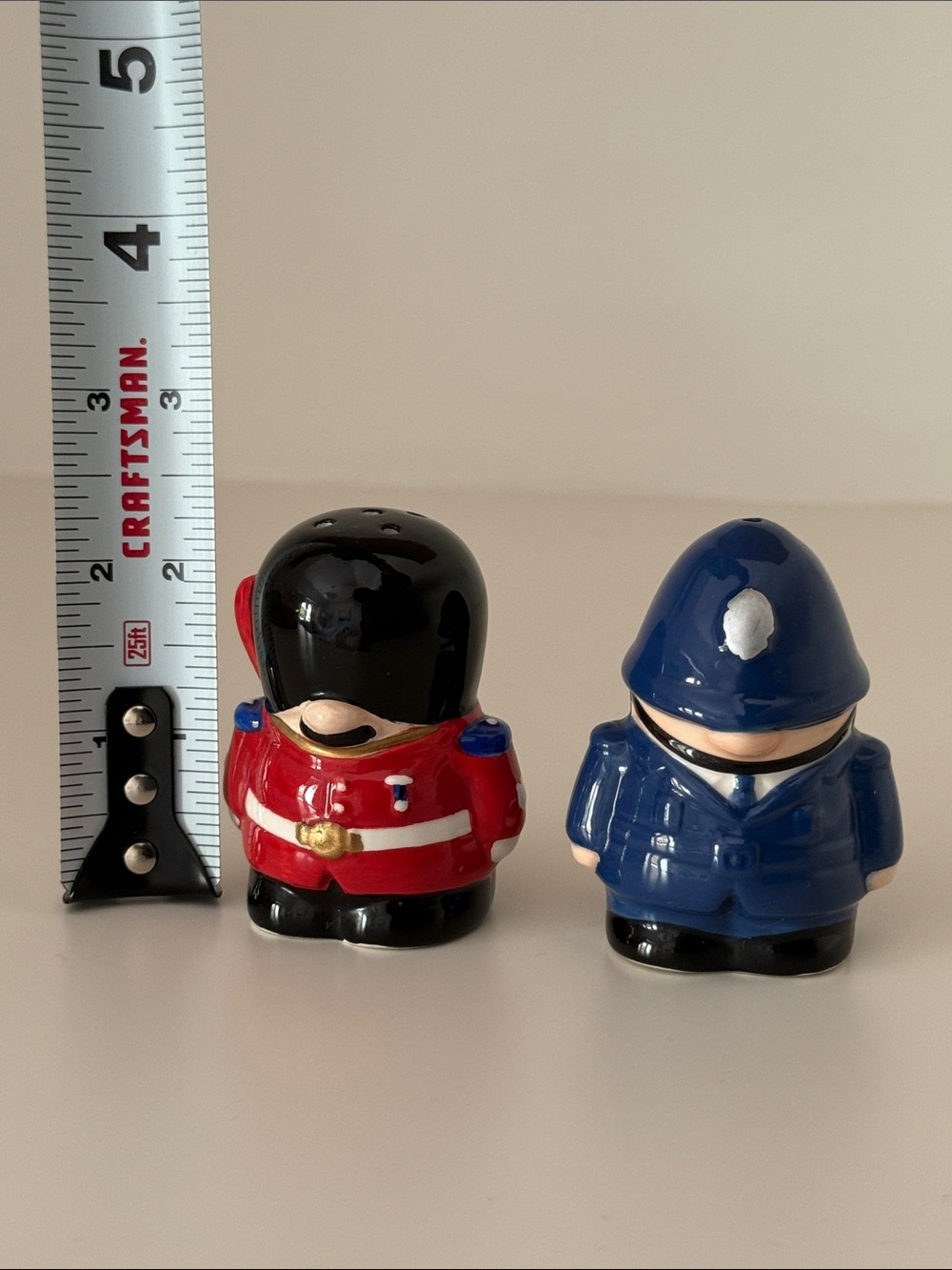 London Buckingham Palace Guard and Bobby Salt and Pepper Shakers - Picture 7 of 9